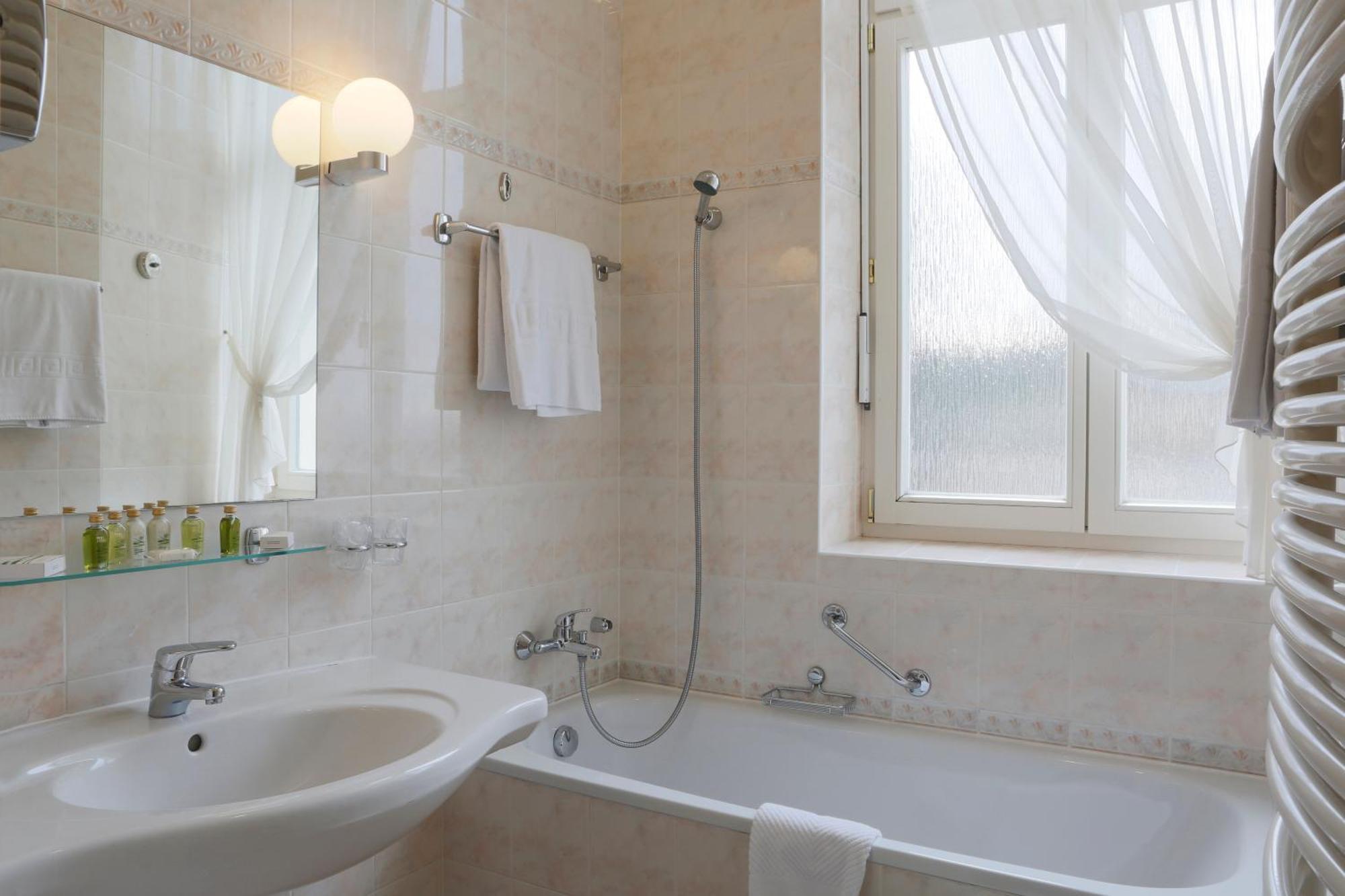 Bristol Vila Tereza Karlovy Vary Luaran gambar